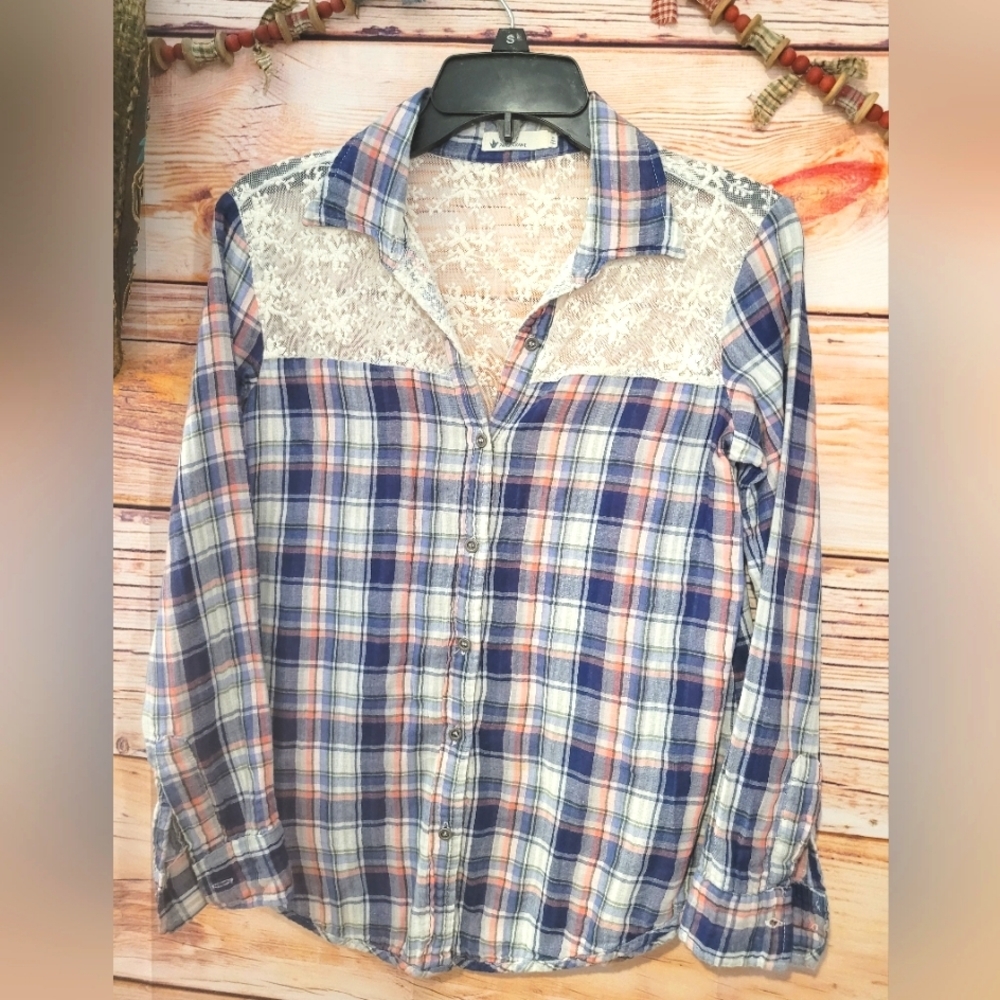 PAPER CRANE Adorable Cotton and Lace Ladies Button-down Shirt! 🩷